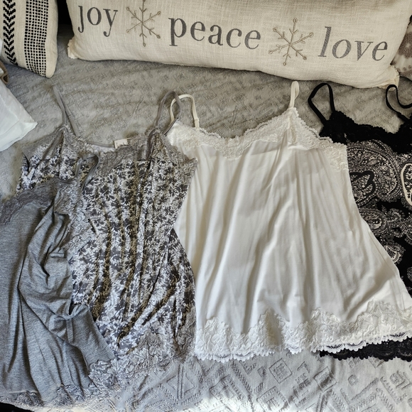 SOLD Womens tank cami's - Picture 4 of 7